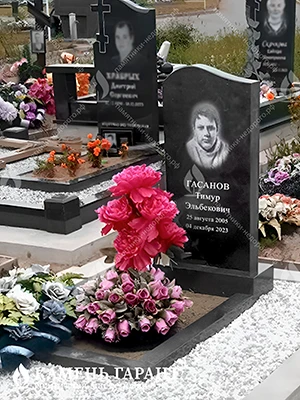 Фото памятника на могилу Волна