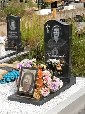 Фото памятника на могилу Волна