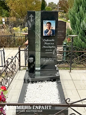 Фото памятника на могилу Линза времени