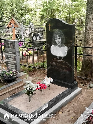 Фото памятника на могилу Волна