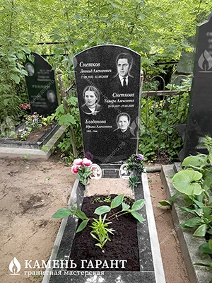 Фото памятника на могилу Округлый прямой